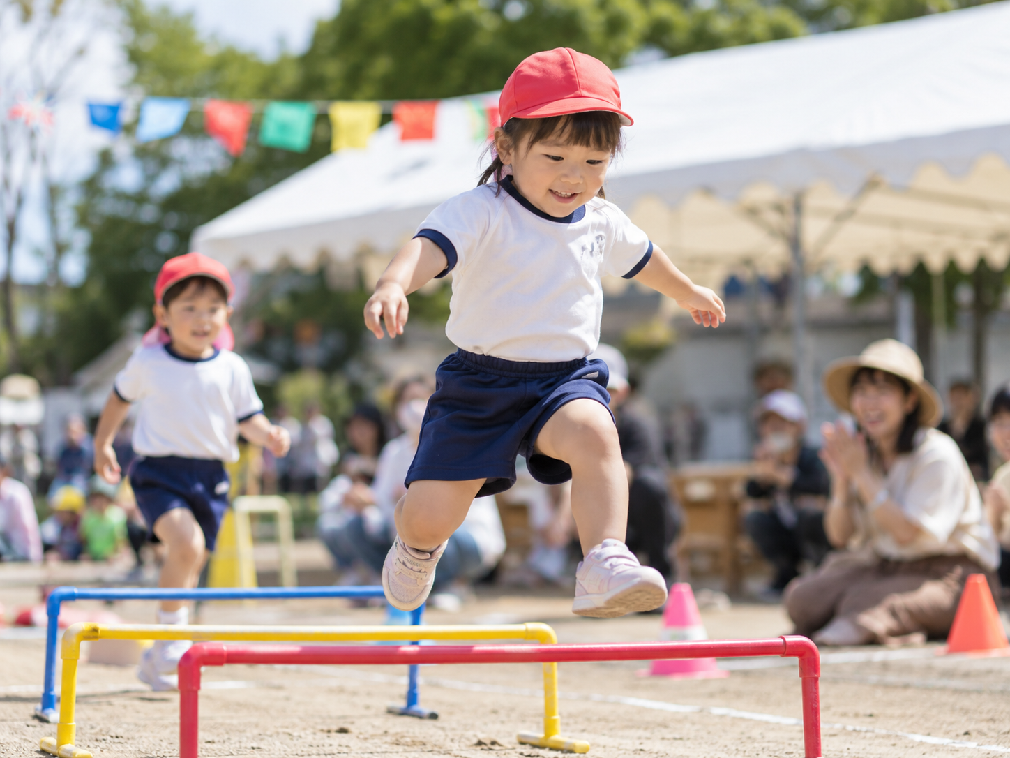 A child taking part in an individual physical challenge at a Japanese nursery school sports day.